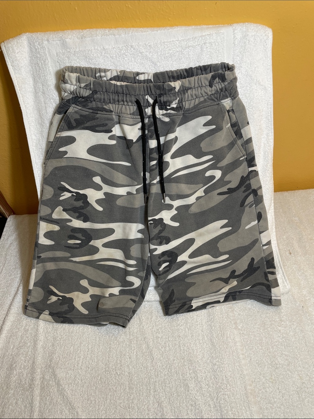 Galaxy By Harvic Gray & Black Camo Athletic Drawstring Shorts